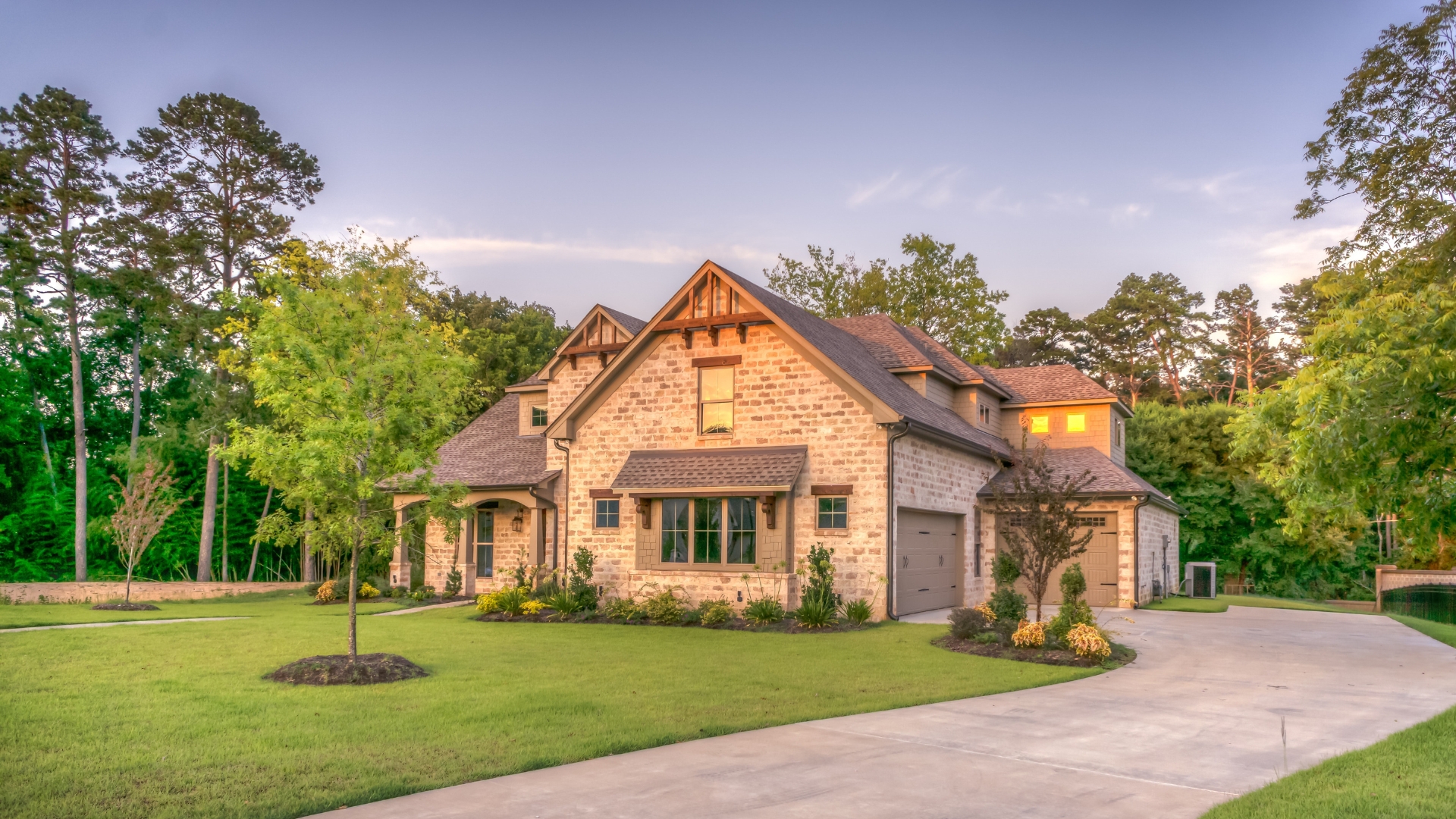 3 Easy Ways to Awe Buyers from the Driveway