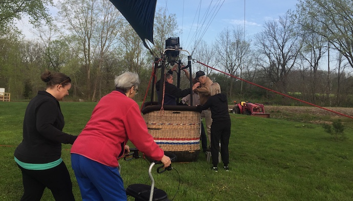 Re Max Balloon Takes Retirees On A Flight They Won T Soon Forget Re