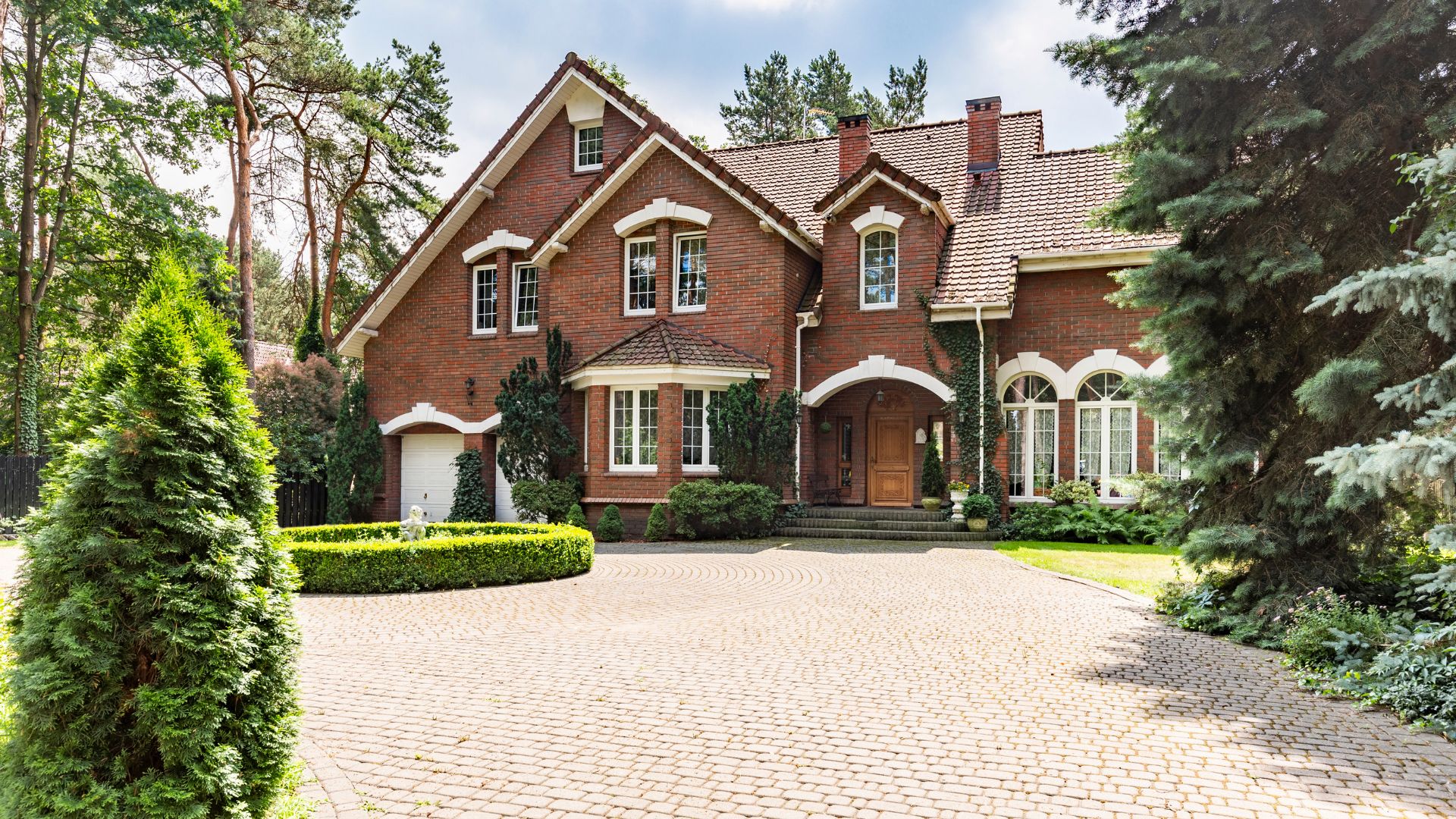 Common Concerns of Luxury Home Buyers and Sellers