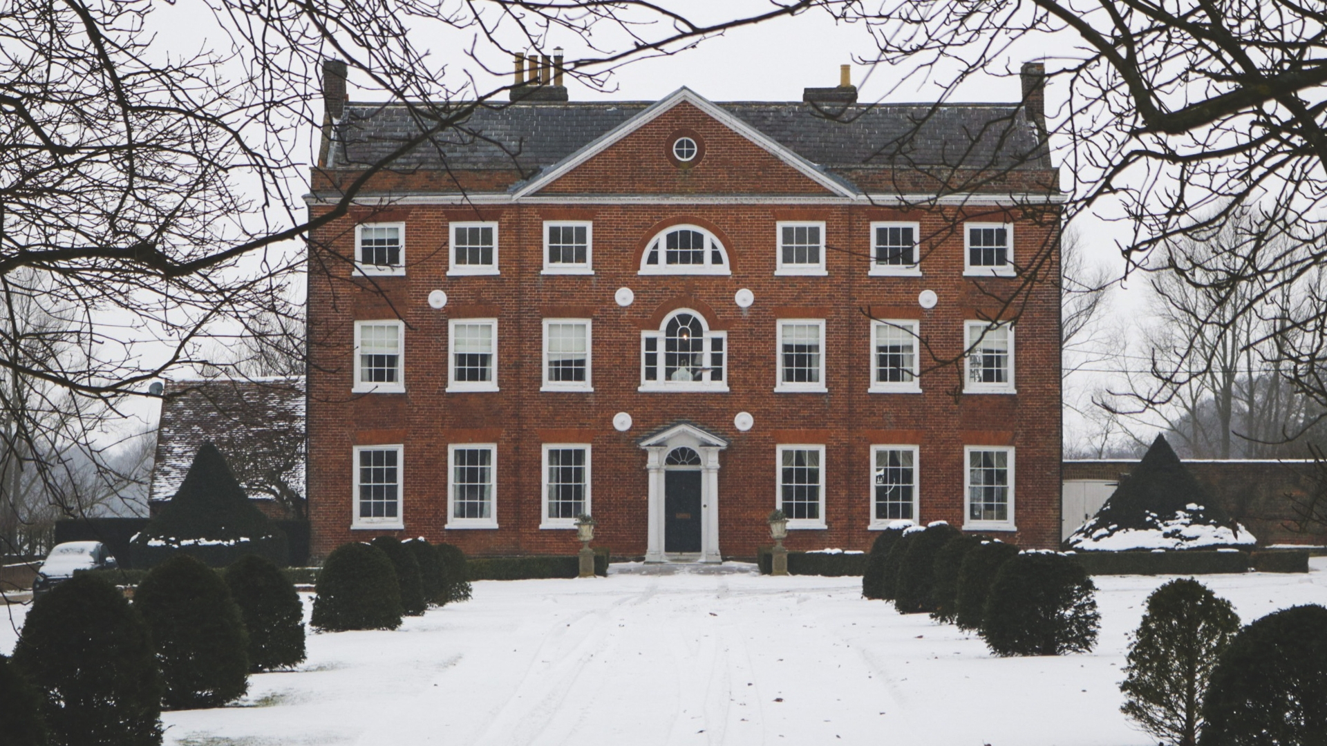 The Top Benefits of Buying and Selling Your Home in the Winter