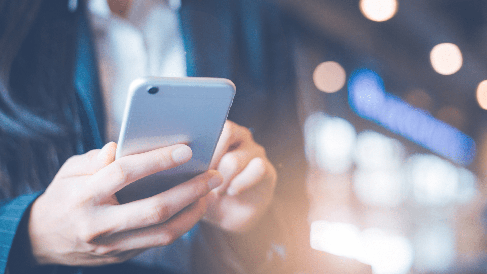 Using Online Reviews to Help Choose an Agent