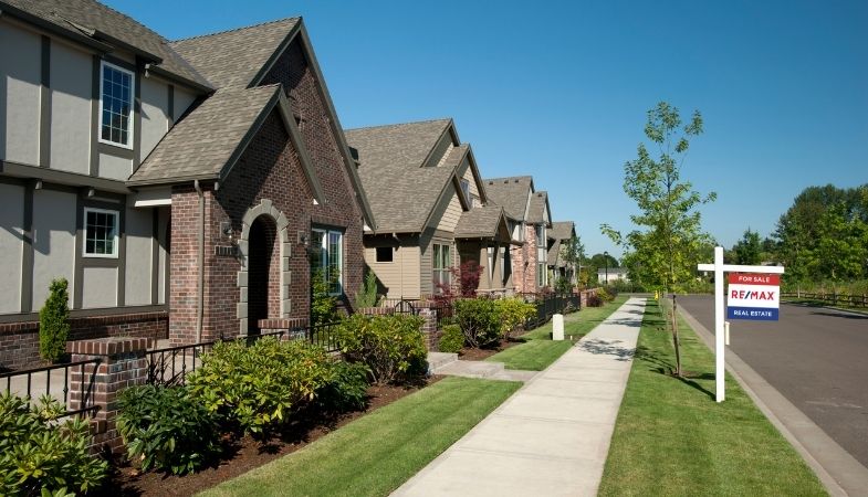 Why Are Prices Still Soaring in Canadian Real Estate Markets?