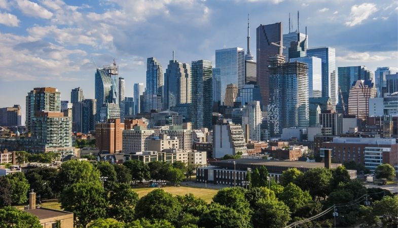 Toronto Real Estate: Condo Sales Rise 71% in 2021, Prices Up 7%