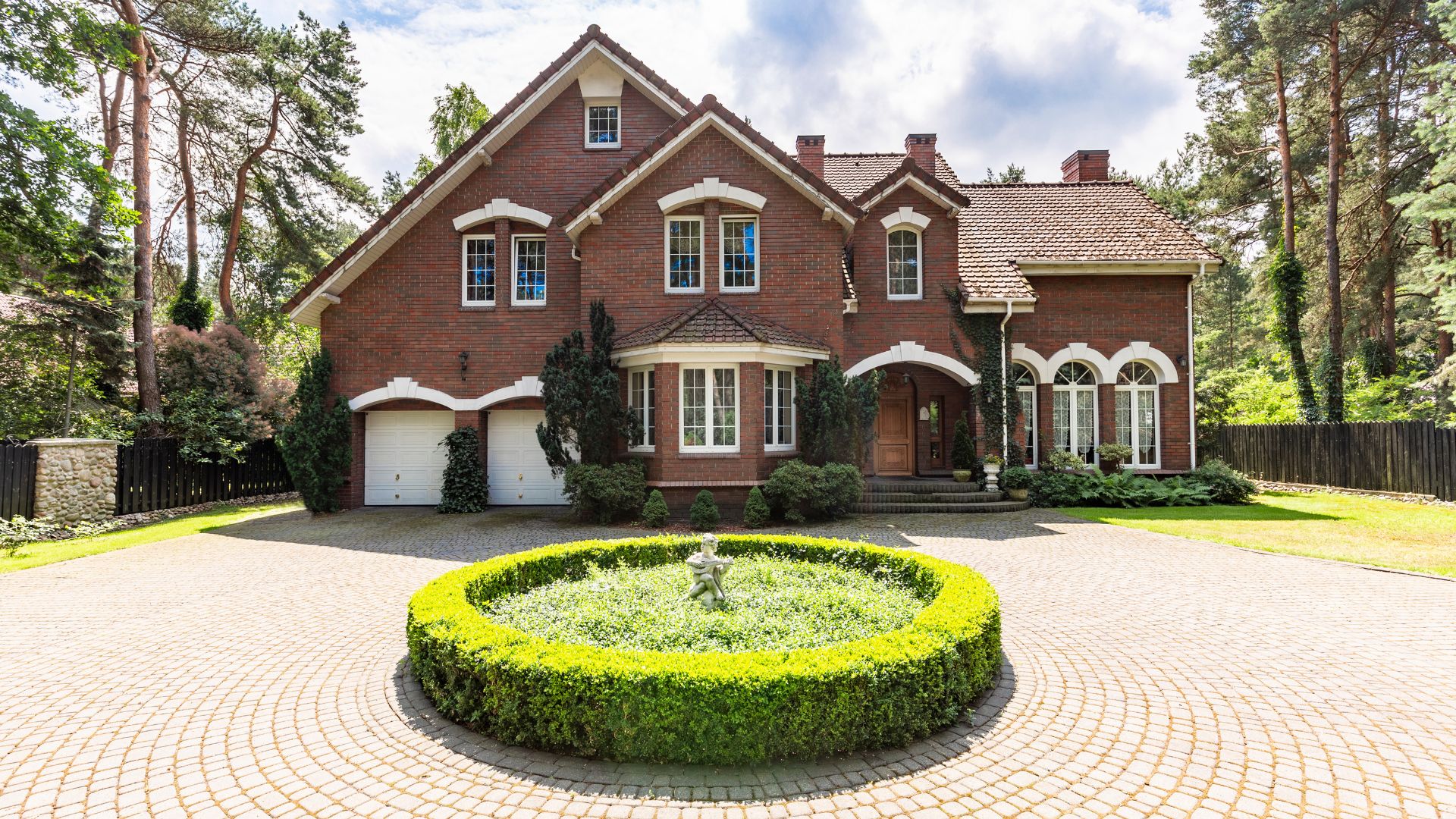 Greater Toronto Real Estate: 2025 Spotlight on Luxury