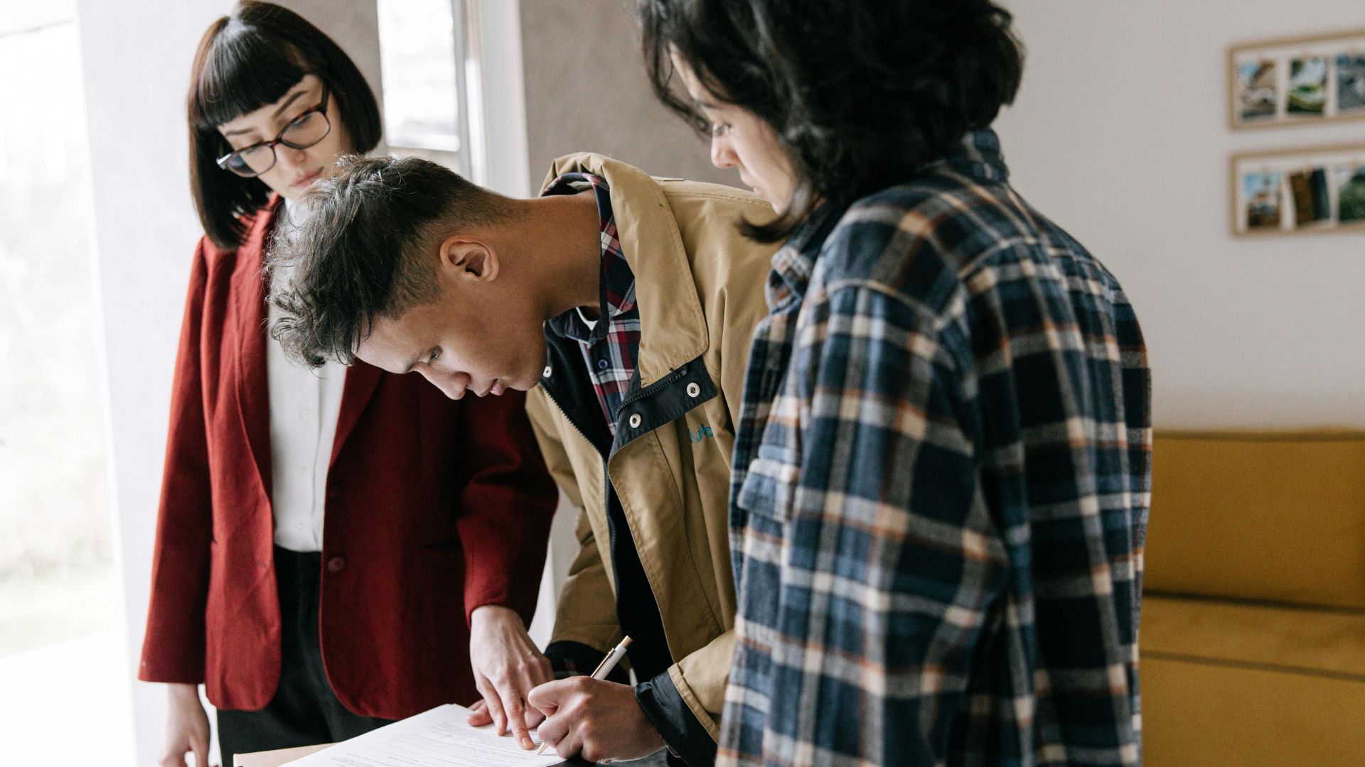 From Offer to Ownership: A First-Time Buyer’s Timeline to Closing on a House