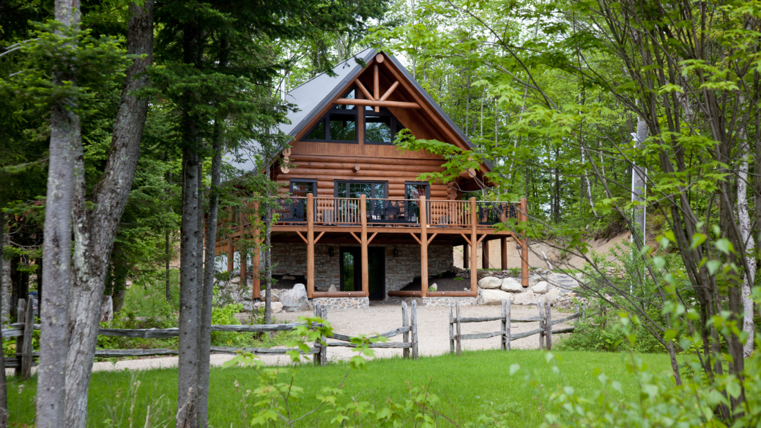 Why More Canadians Are Turning to Cottages as Full-Time Homes