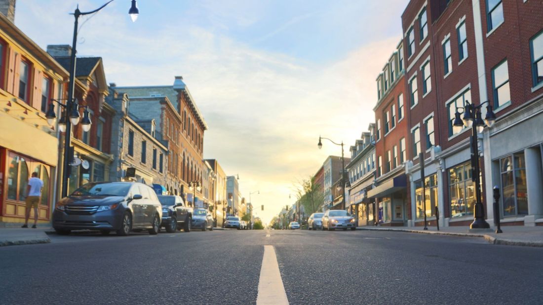 Moving to a Small Town: Pros and Cons